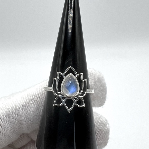 Natural Rainbow Moonstone Sterling Silver Lotus Flower Ring - Picture 9 of 14